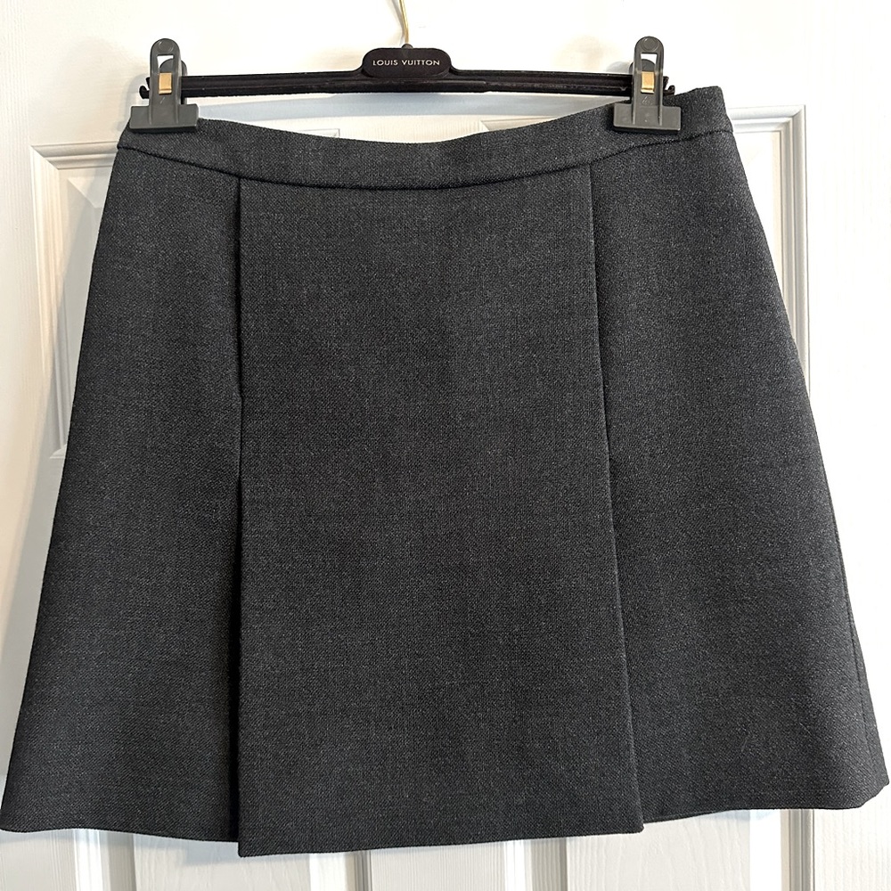 Louis Vuitton dark gray mini skirt Vintage, 100% wool and silk